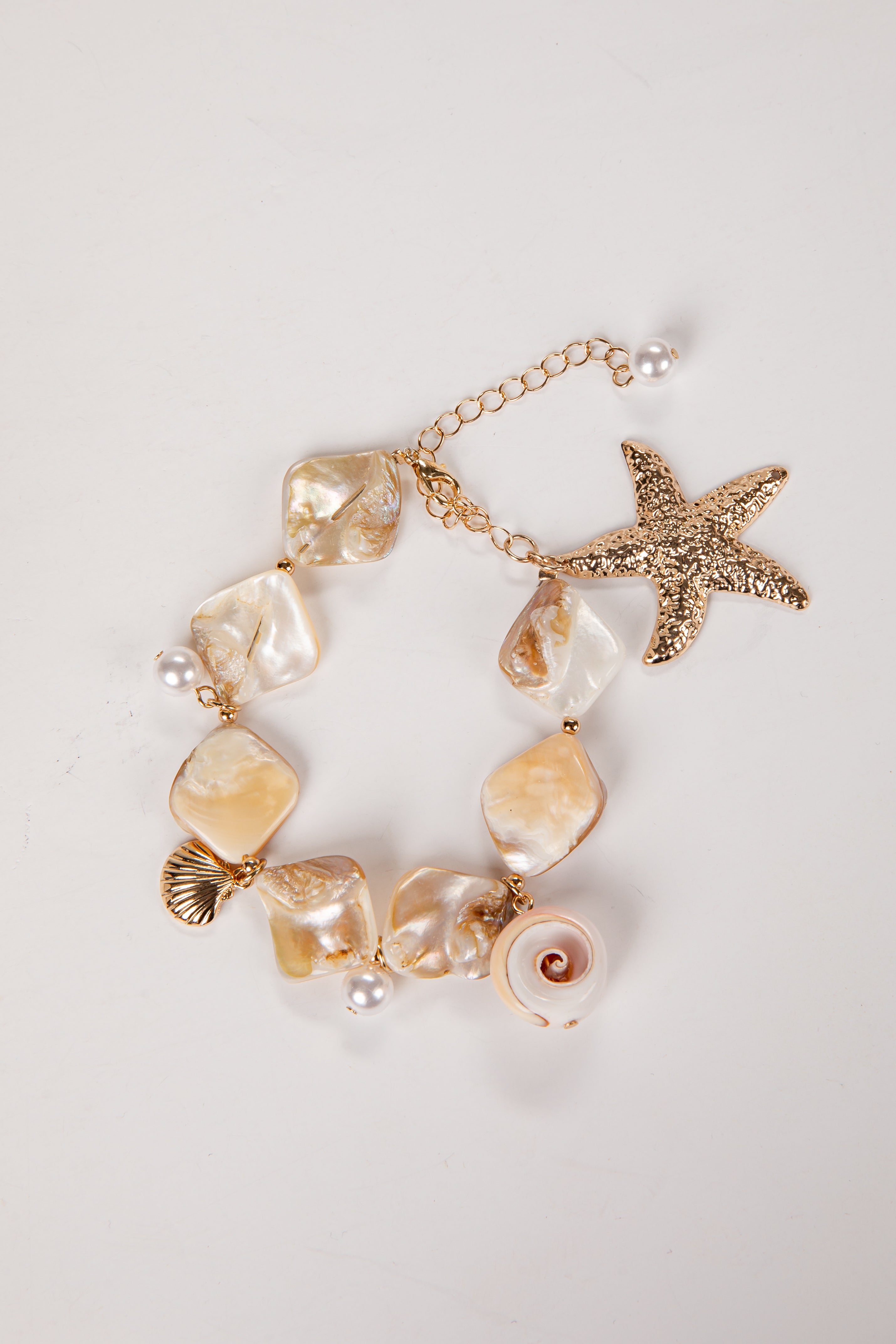 Everly Shell Natural Charm Bracelet